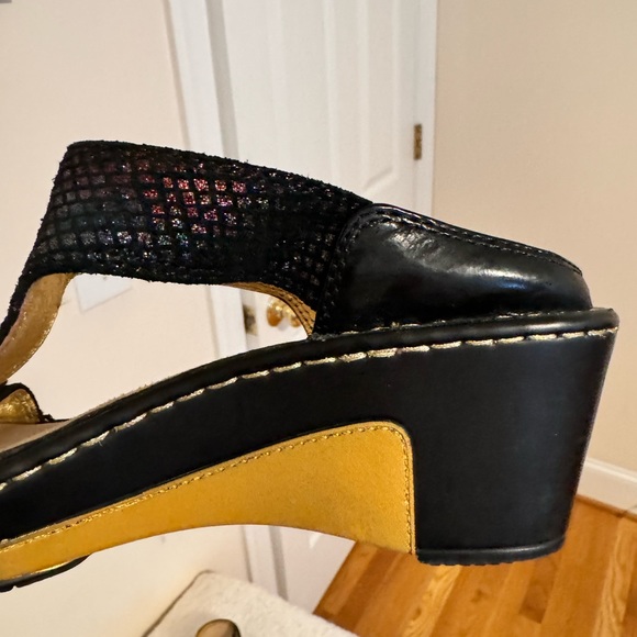 Alegria Adjustable Platform Sandals - Picture 5 of 13